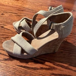 Barely worn Tom’s wedges